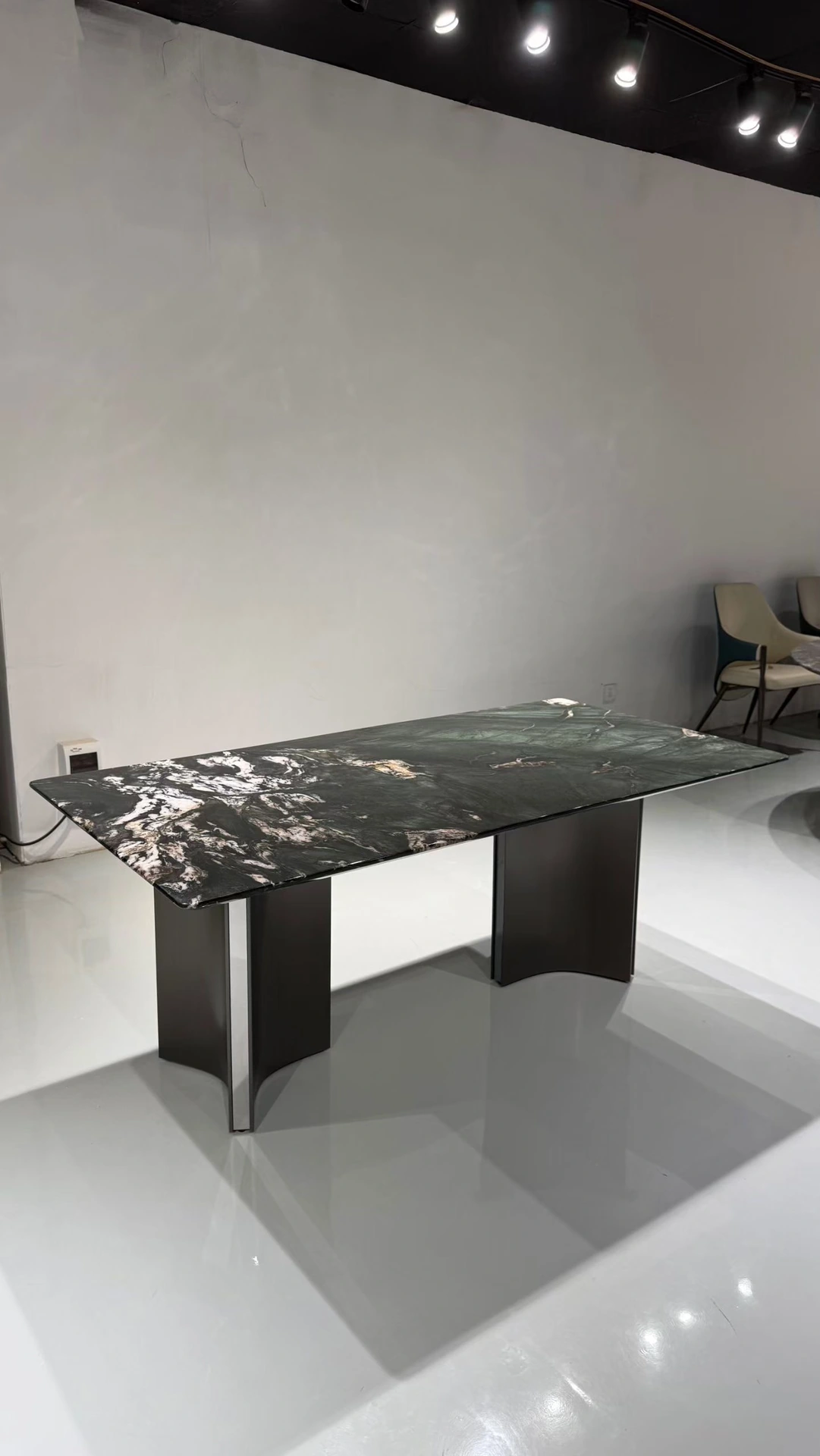 DT-617 Dining table