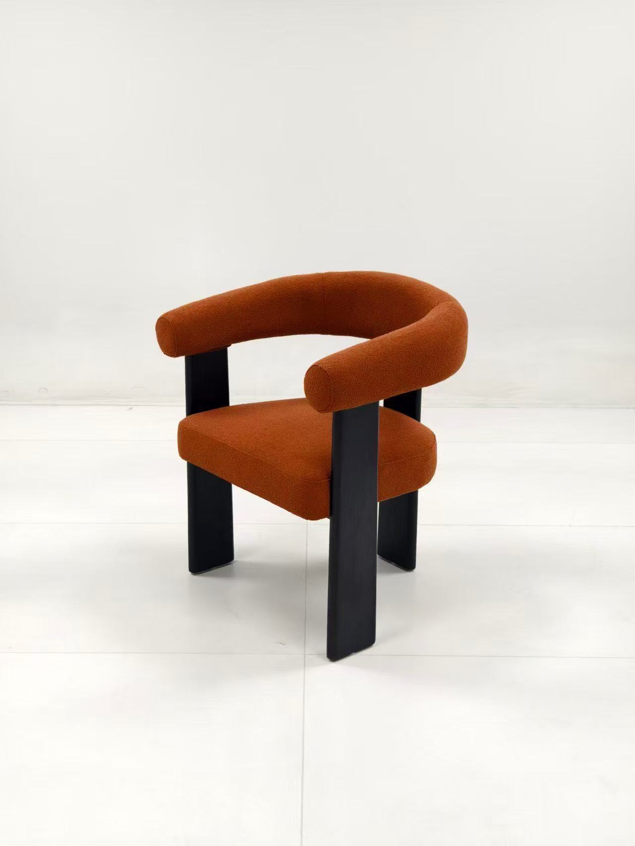 Ring-shaped hug dining chair