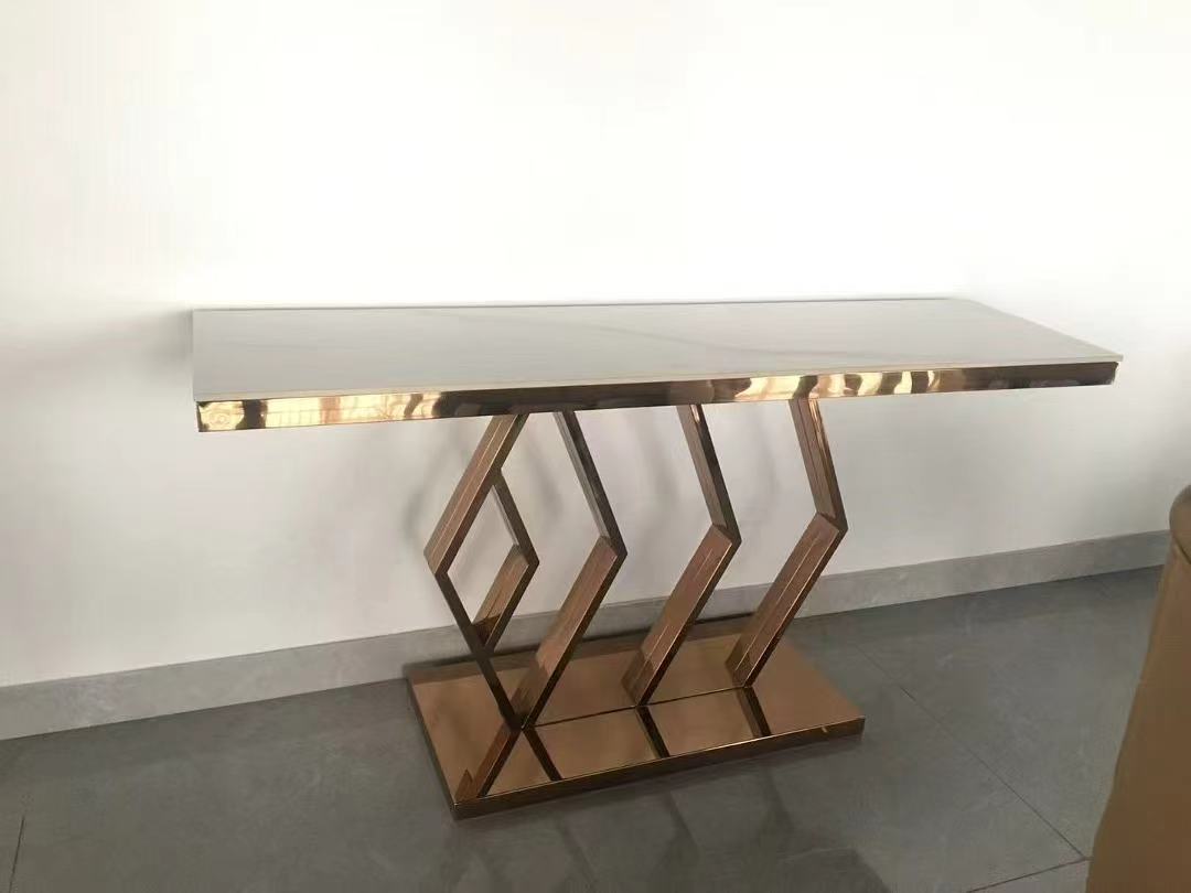 Rhombus-shaped staggered stainless steel porch table