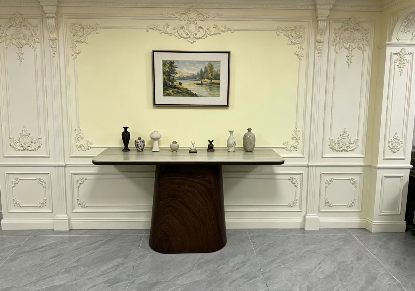 Large speaker single-column porch table