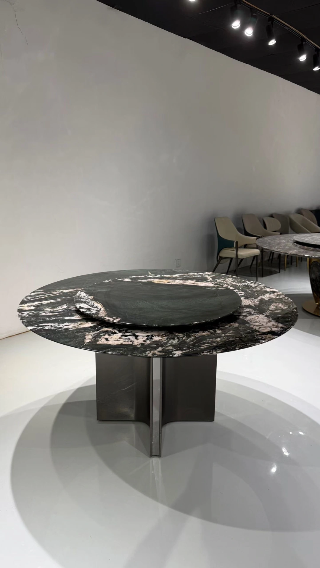 RT-003 Round table