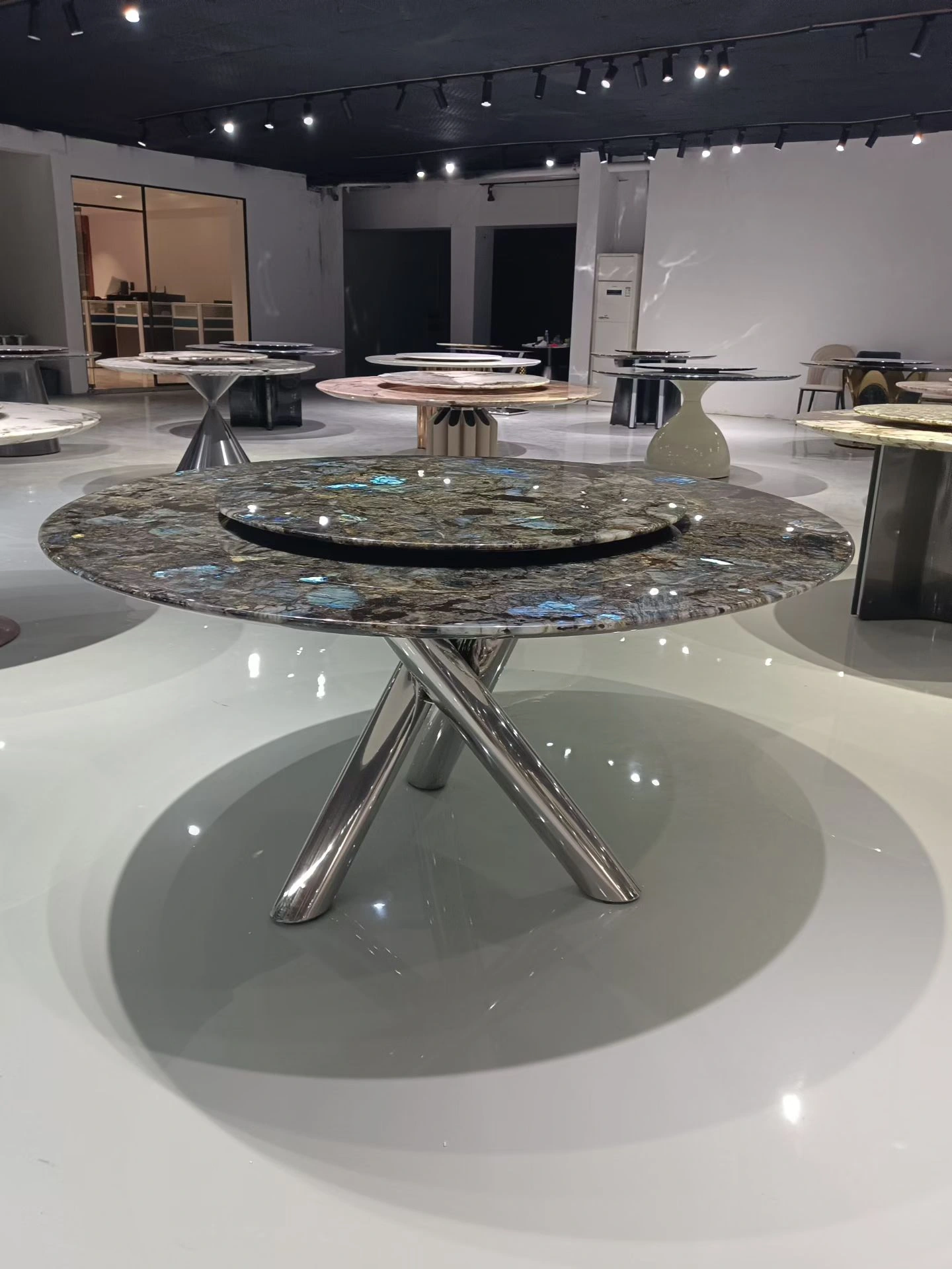 RT-005 Round table