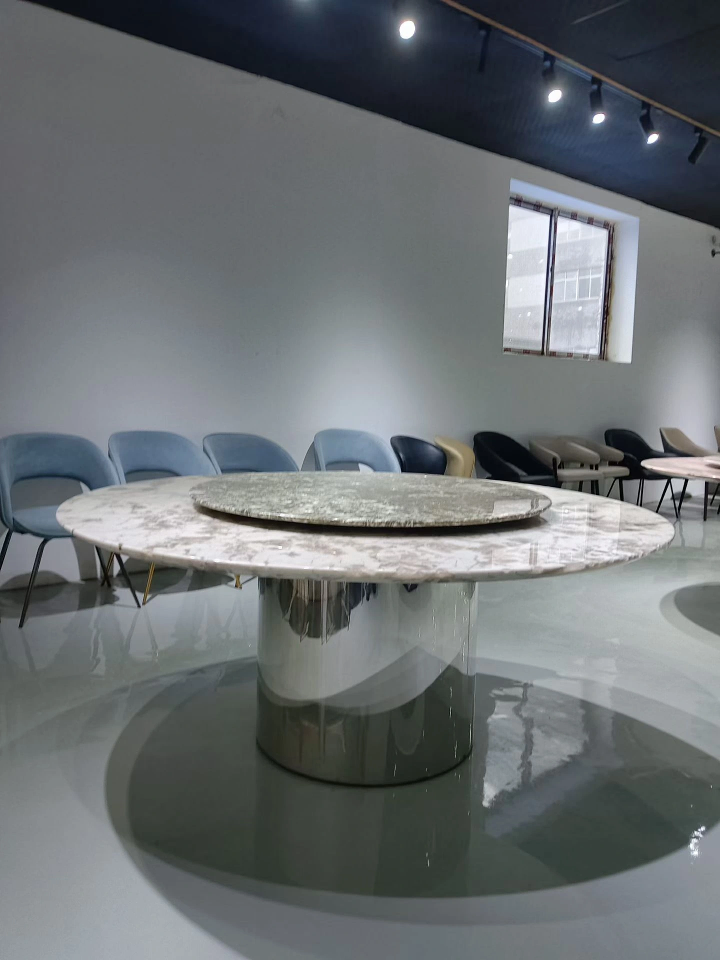 RT-006 Round table